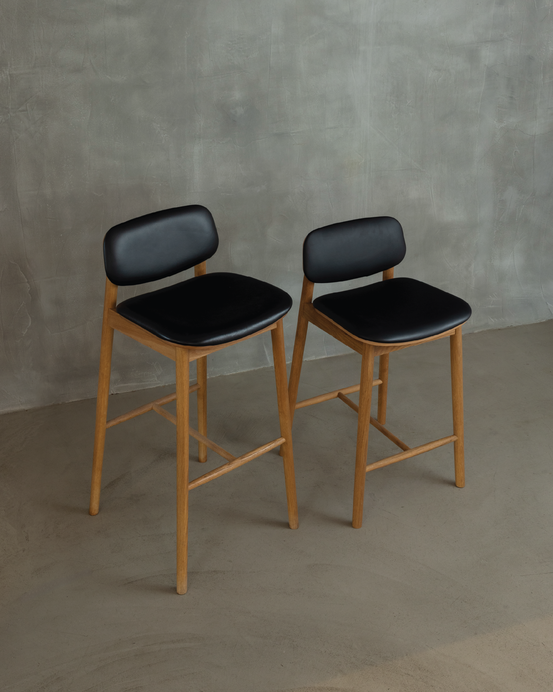 Arna 01 Bar Stool - Black Leather